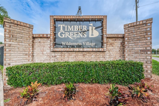 view of community / neighborhood sign