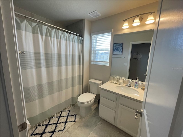 bathroom featuring toilet, a shower with curtain, visible vents, and vanity