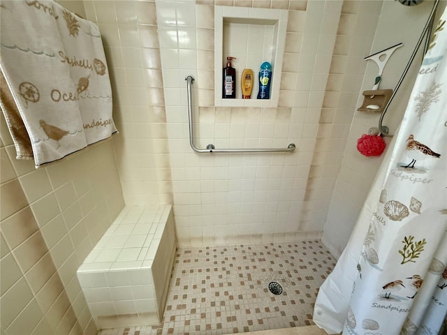 full bathroom featuring a tile shower