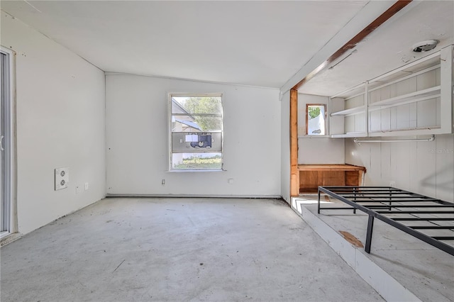 spare room featuring concrete flooring