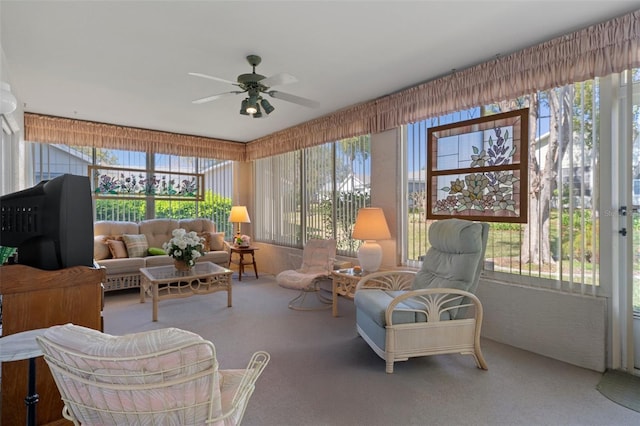 sunroom / solarium featuring a ceiling fan