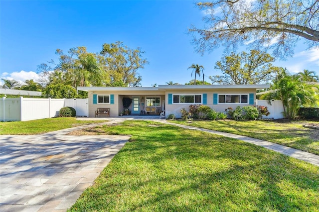 single story home featuring a front yard and fence