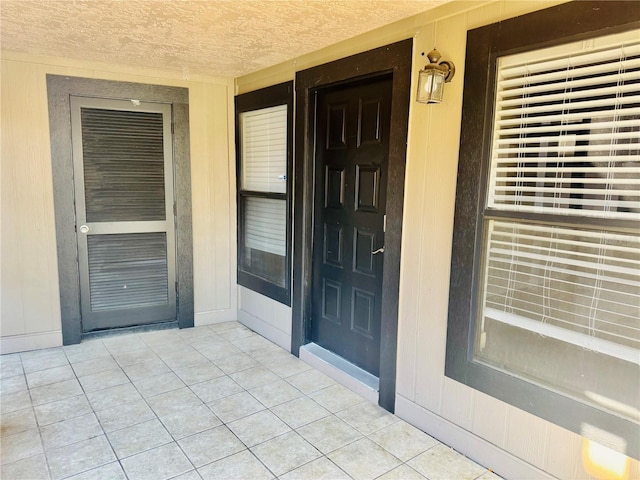 entrance to property with covered porch