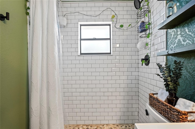 full bath featuring a tile shower and toilet