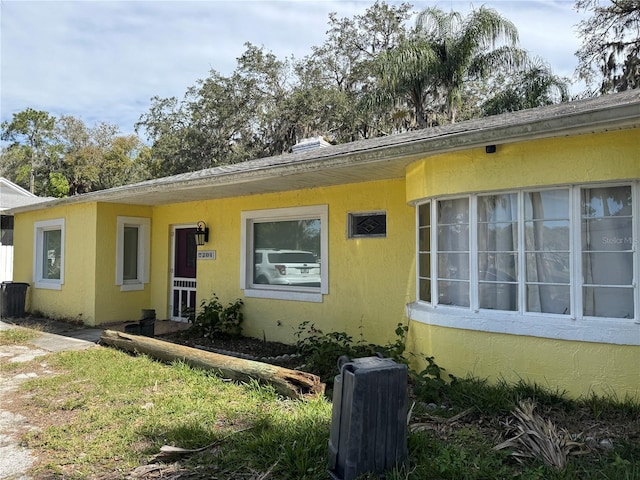 view of front facade featuring stucco siding