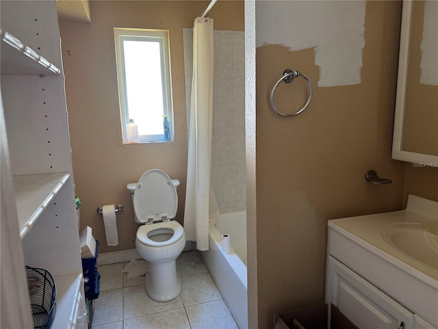 bathroom featuring shower / bath combo, baseboards, toilet, tile patterned floors, and vanity