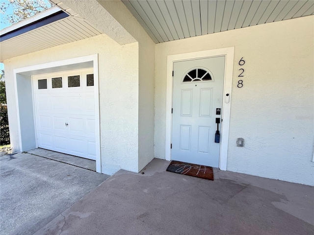 view of exterior entry featuring stucco siding