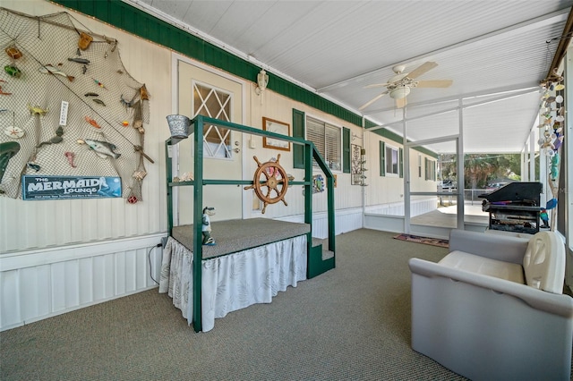 sunroom / solarium featuring a ceiling fan