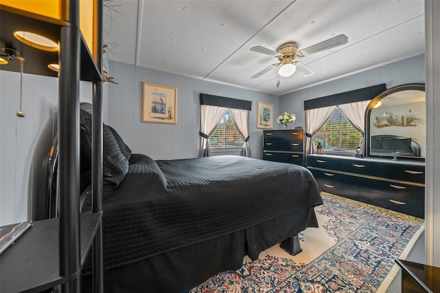 bedroom with ceiling fan