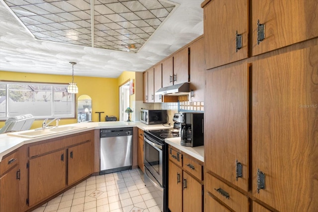 5441 Alderwood St, Spring Hill, FL 34606 - kitchen featuring appliances with stainless steel finishes, light countertops, a sink, and under cabinet range hood