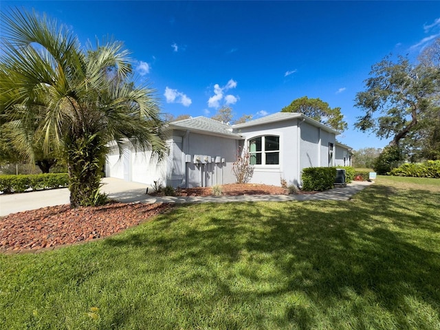 view of front of house featuring stucco siding, an attached garage, central AC unit, a front yard, and driveway