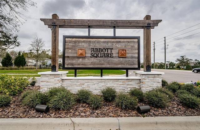 view of community / neighborhood sign