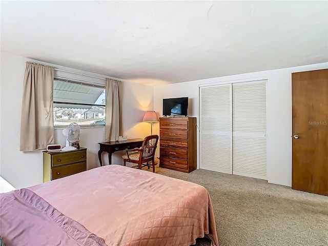 bedroom featuring carpet floors