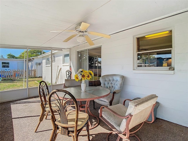 sunroom with ceiling fan