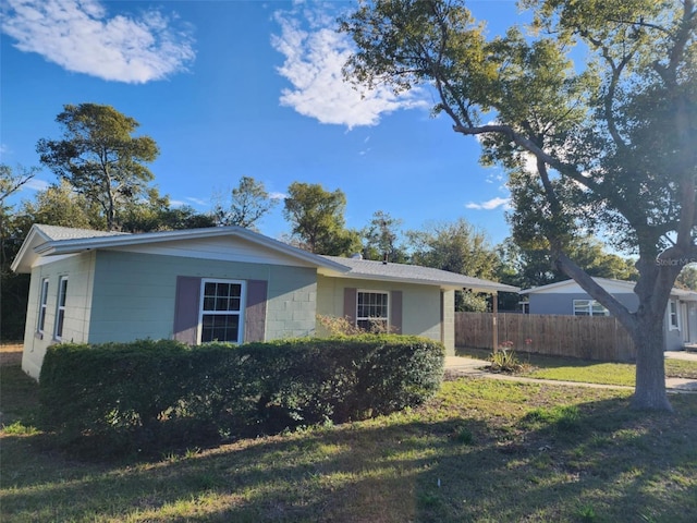 ranch-style home featuring a front yard and fence