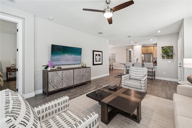 living area with baseboards, visible vents, a ceiling fan, wood finished floors, and recessed lighting