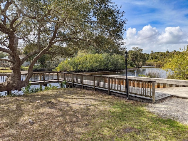 view of yard featuring a water view