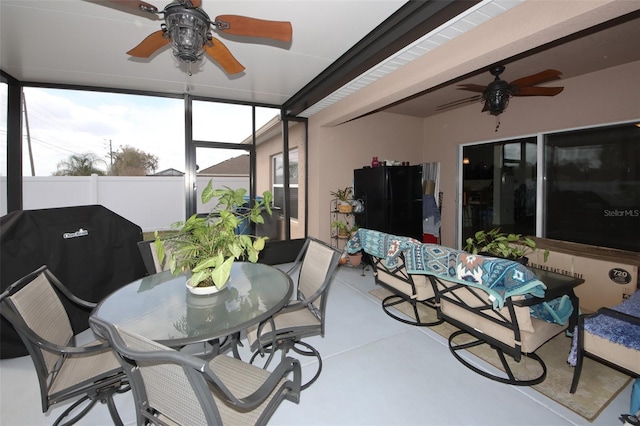 sunroom / solarium with a ceiling fan