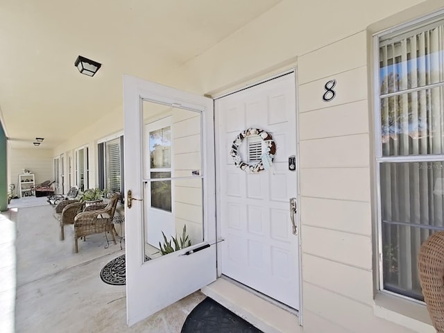 entrance to property featuring covered porch