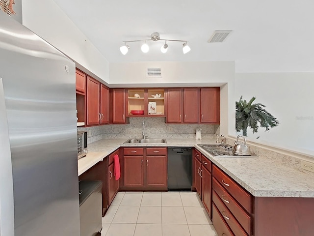 kitchen featuring stainless steel appliances, visible vents, a sink, and tasteful backsplash