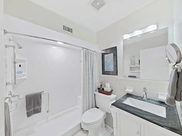 full bath with visible vents, toilet, a shower with curtain, vanity, and tile walls