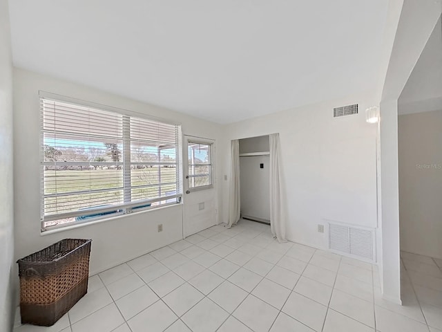 empty room featuring light tile patterned floors and visible vents