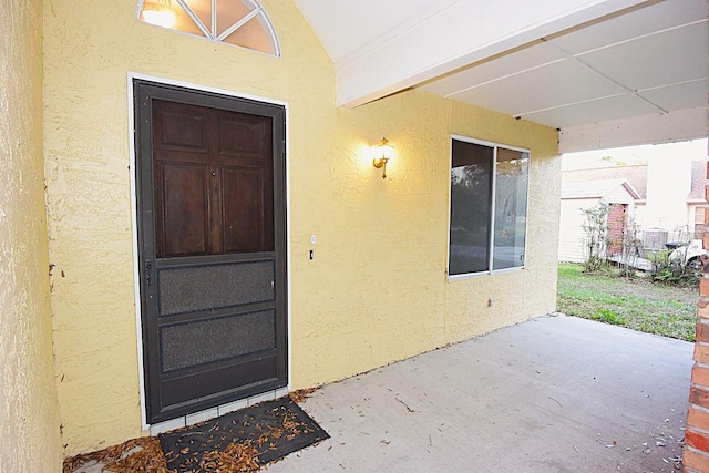 view of exterior entry with stucco siding