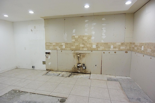 laundry room featuring recessed lighting and light tile patterned floors