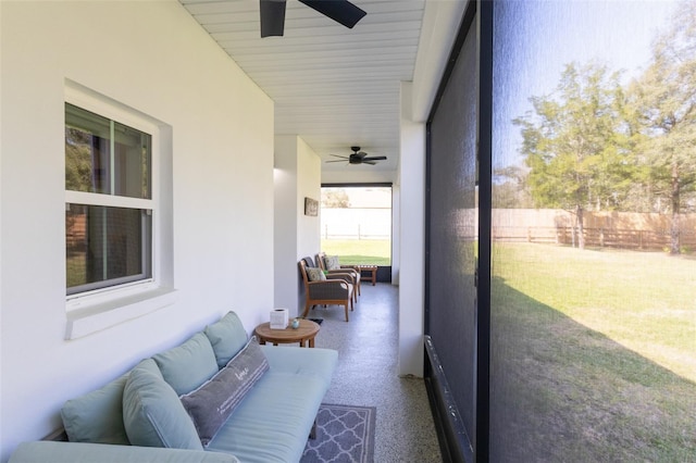 sunroom with ceiling fan