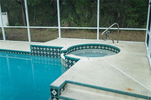 pool featuring an in ground hot tub, a patio area, and a lanai