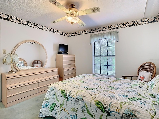 bedroom featuring carpet flooring, a textured ceiling, and a ceiling fan