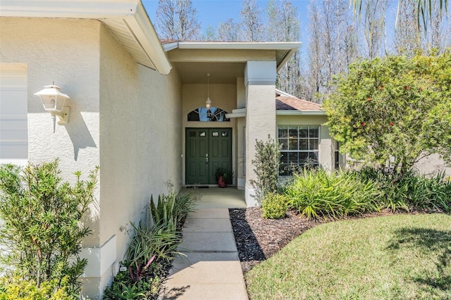 view of exterior entry with stucco siding