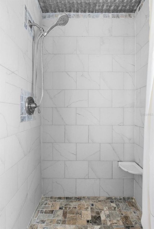 full bath featuring tiled shower