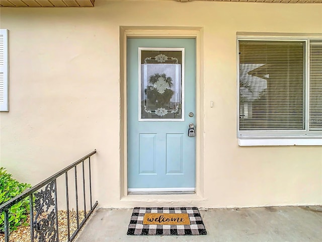 property entrance featuring stucco siding