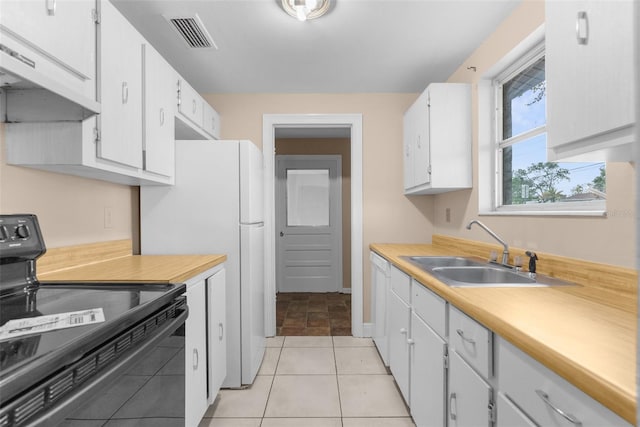 kitchen with visible vents, a sink, black / electric stove, light countertops, and extractor fan