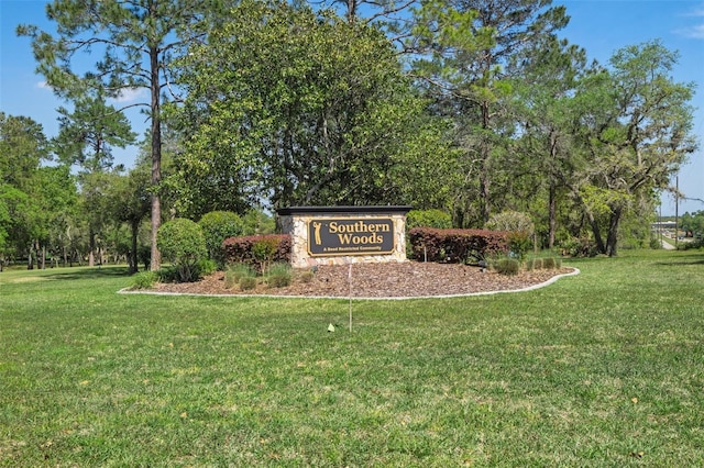 community / neighborhood sign with a yard