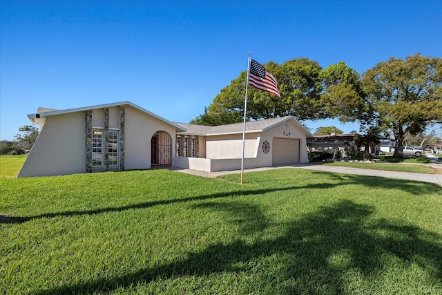 view of front facade with stucco siding, an attached garage, concrete driveway, and a front yard