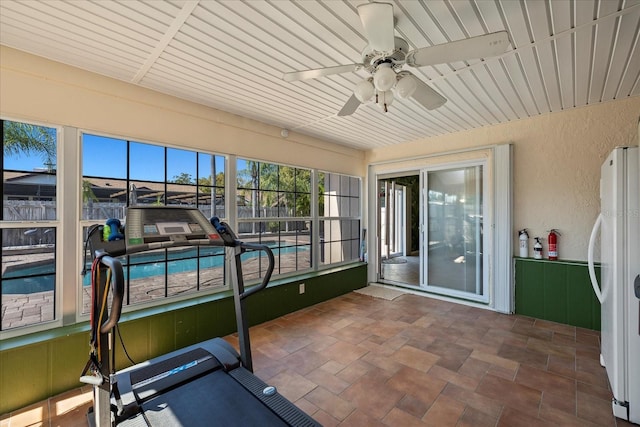 sunroom with a ceiling fan