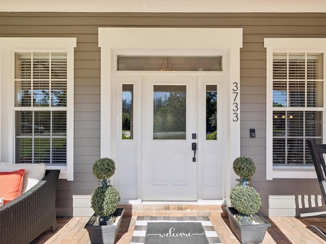 property entrance featuring a porch