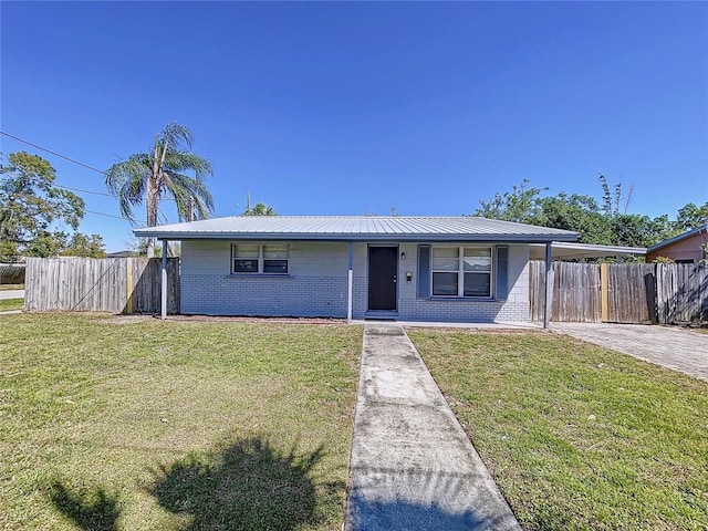 view of front of house featuring a front lawn, fence, and metal roof