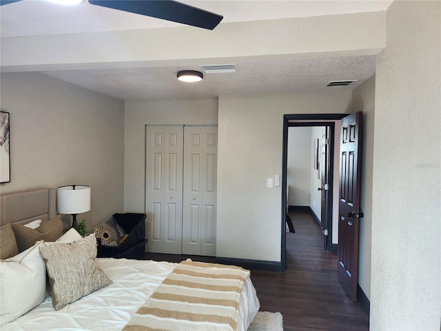 bedroom featuring a closet, visible vents, baseboards, and wood finished floors