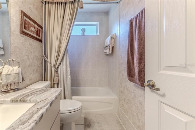 full bath with shower / bathtub combination with curtain, toilet, vanity, and wallpapered walls