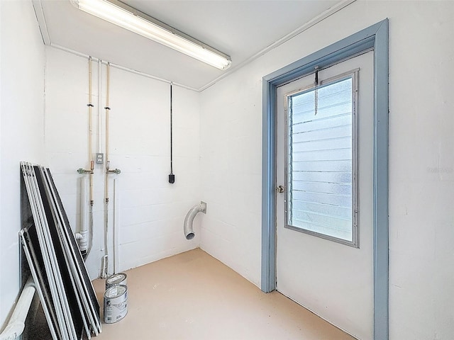 laundry room with a healthy amount of sunlight