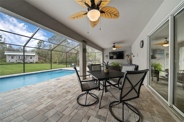 16386 Heron Hills Dr, Spring Hill, FL 34610 - outdoor pool with a yard, ceiling fan, outdoor dining area, a patio, and a lanai