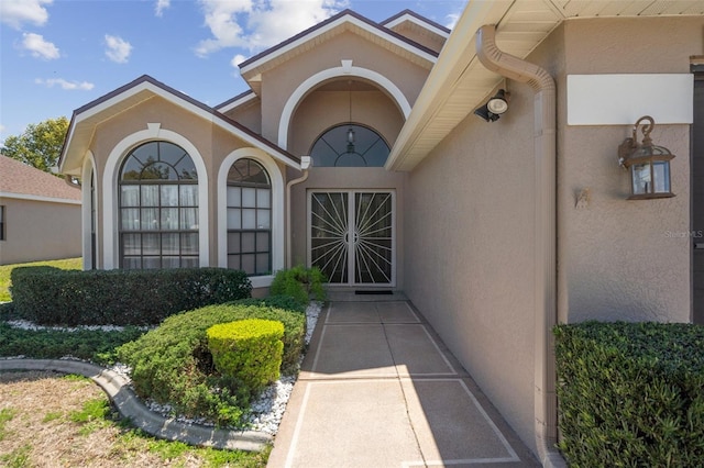 entrance to property with stucco siding