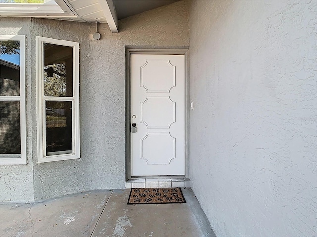 property entrance featuring stucco siding