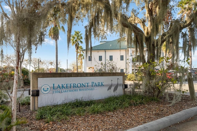 view of community / neighborhood sign