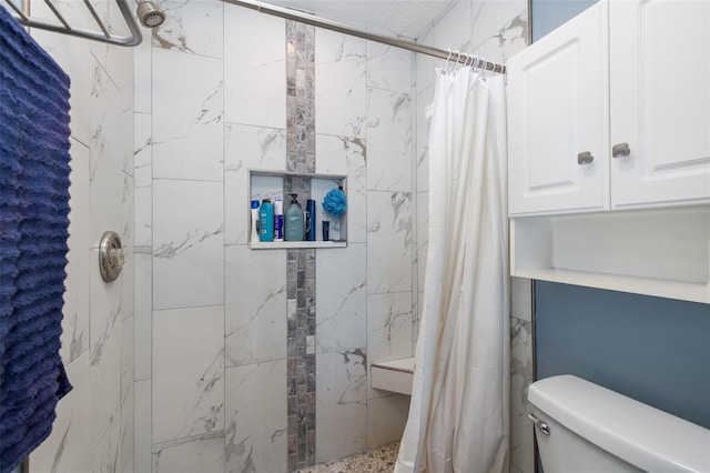 bathroom with toilet and tiled shower