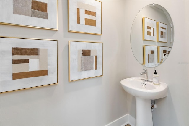 bathroom with baseboards