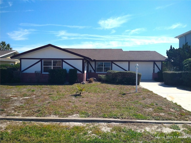 view of front facade featuring an attached garage and driveway